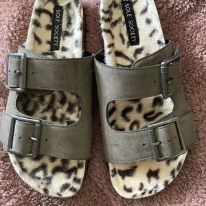 Size 7 fuzzy sandals